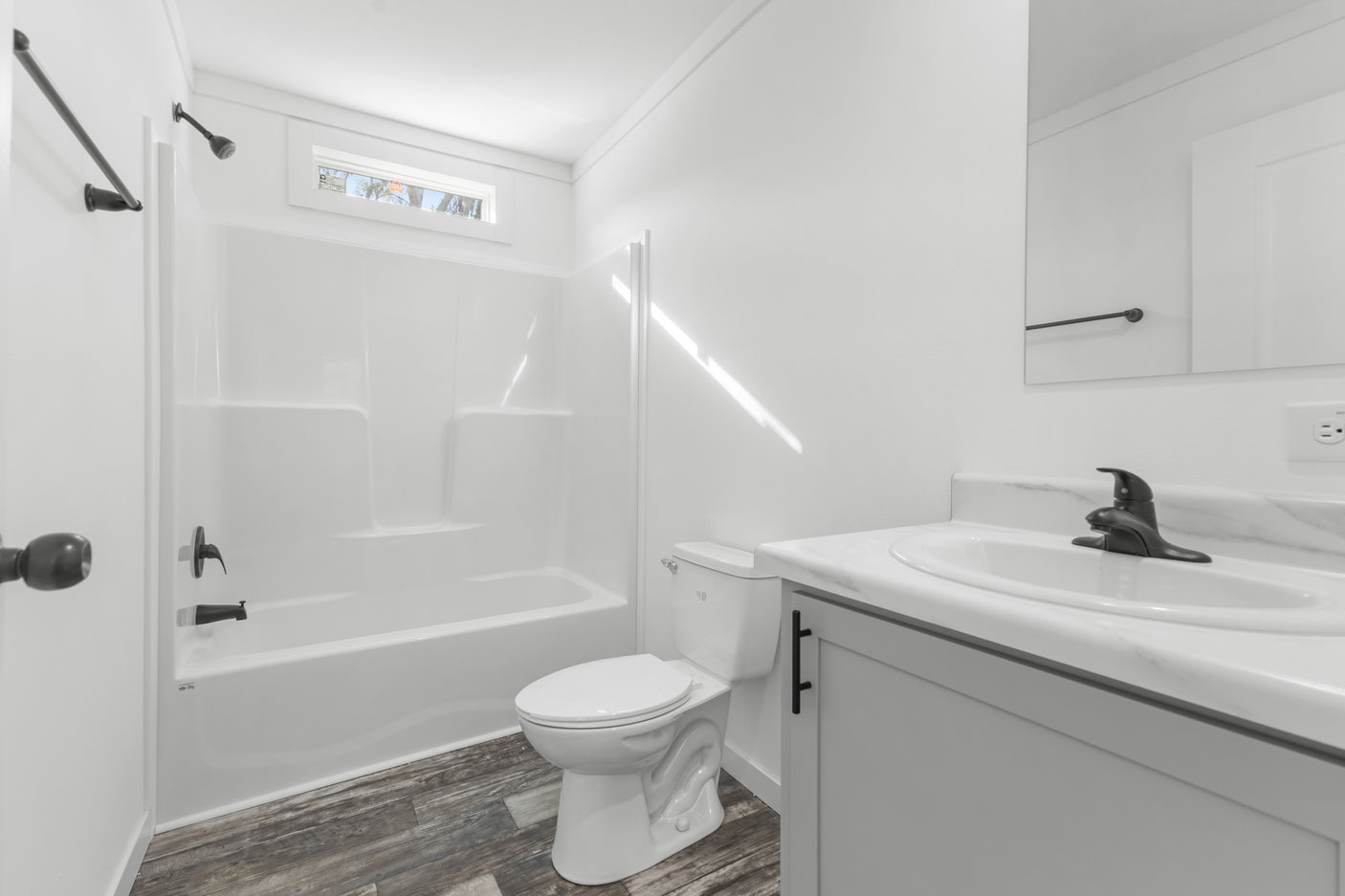 Lake Manor LM2868H42P01