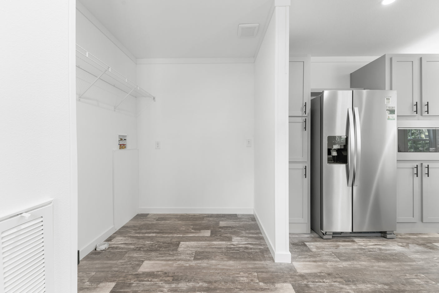 Lake Manor LM2868H42P01