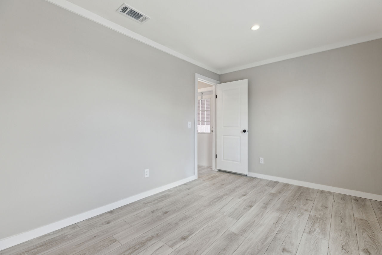 Lake Manor LM2846H22140