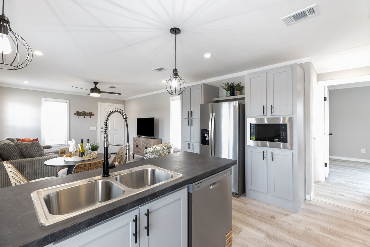 Lake Manor LM2846H22140