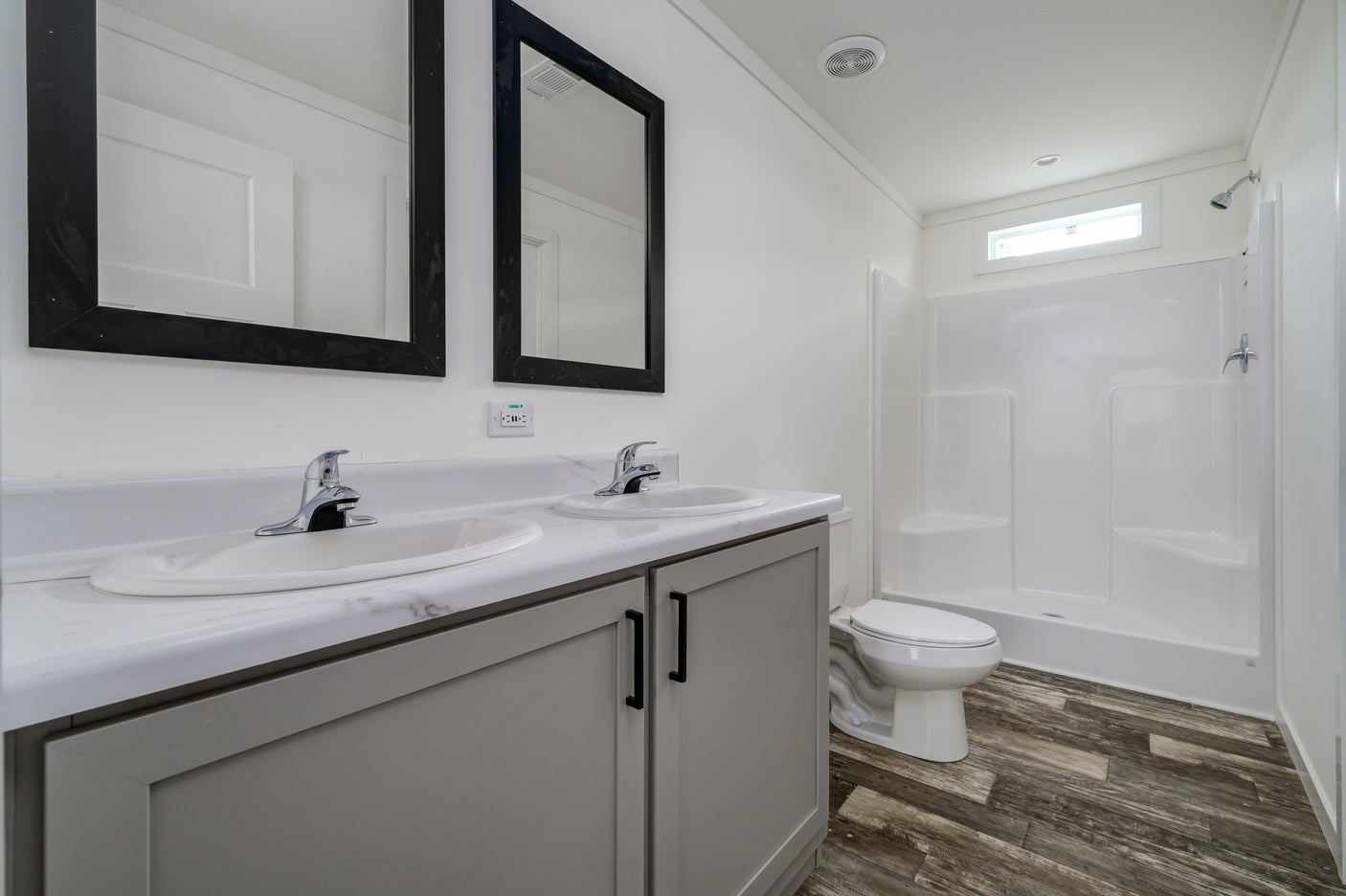 Lake Manor LM2856H32P01 - Stock