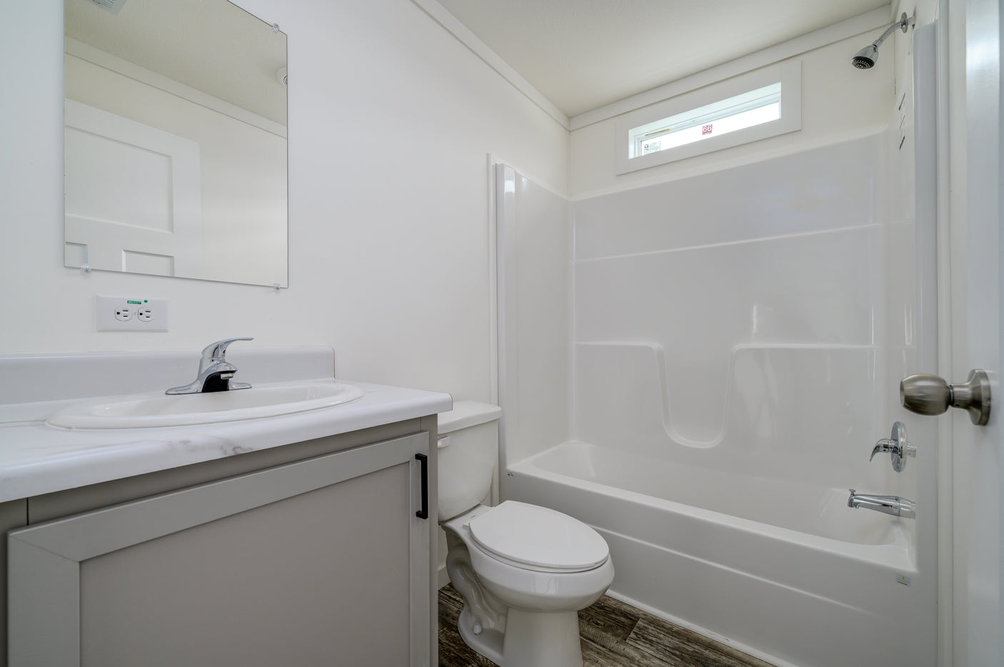 Lake Manor LM2856H32P01 - Stock