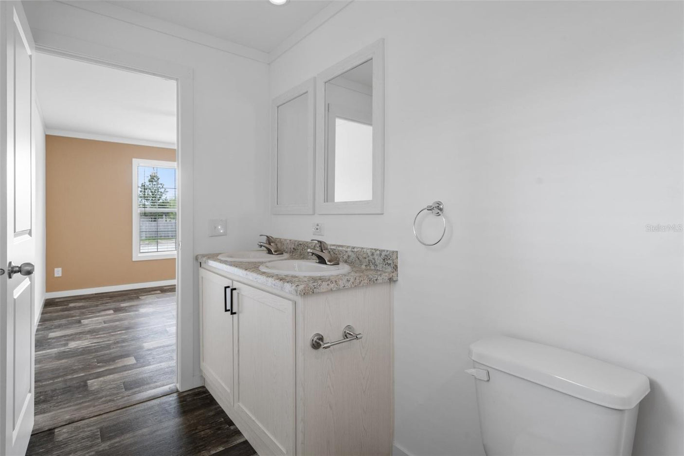 Lake Manor LM2840H32P01