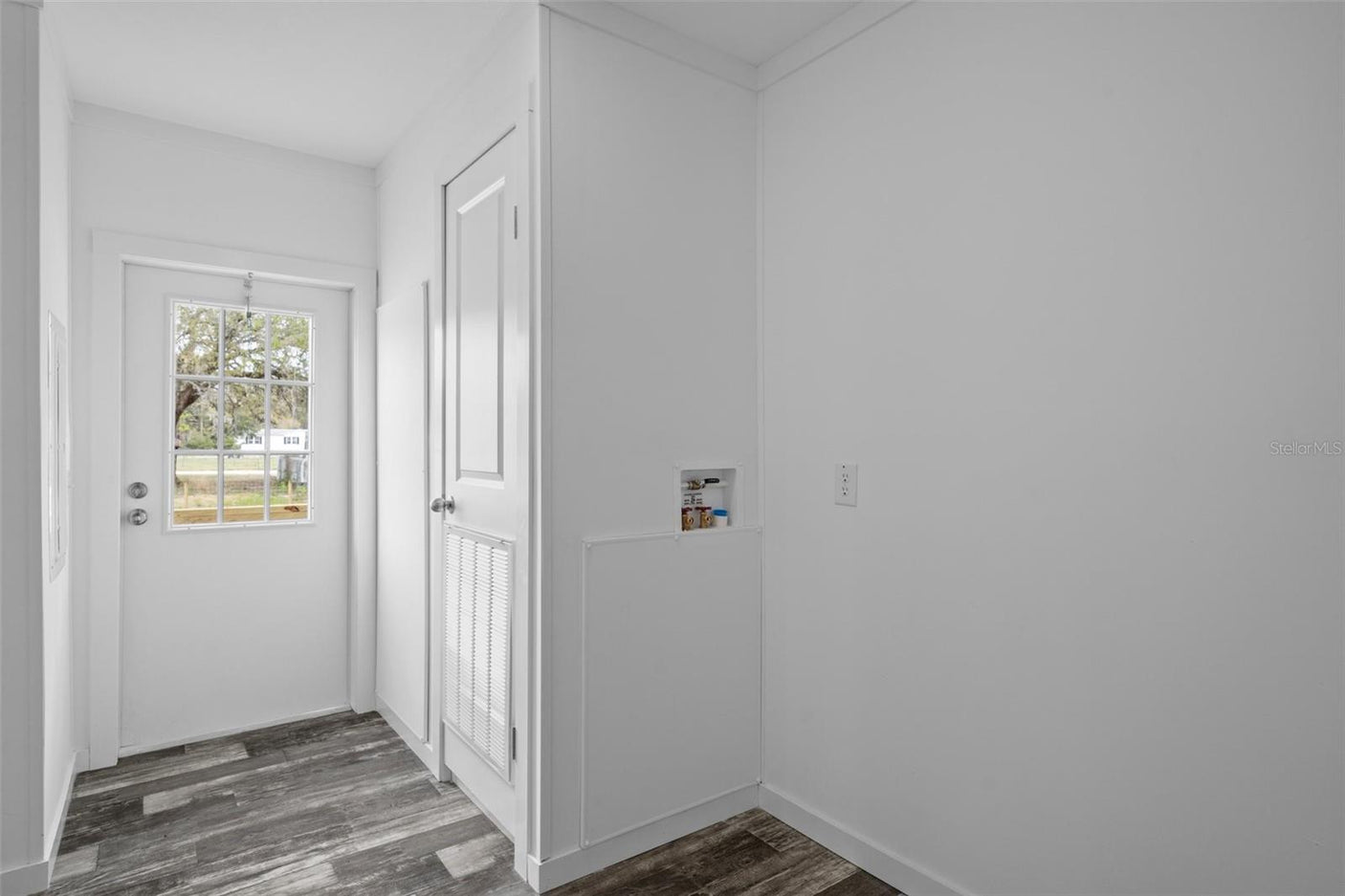 Lake Manor LM2840H32P01