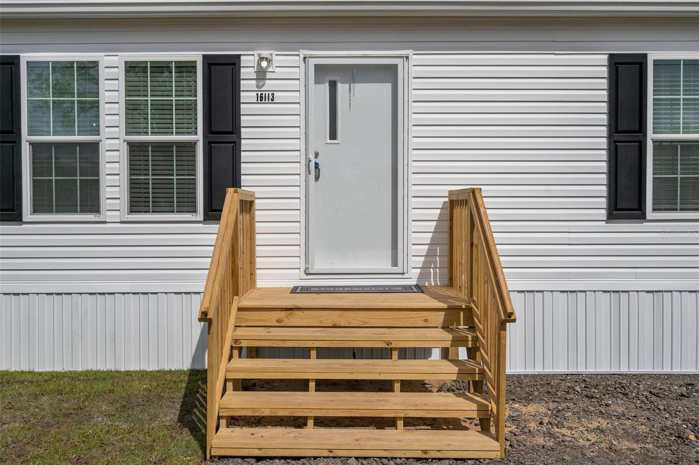 Lake Manor LM2840H32P01