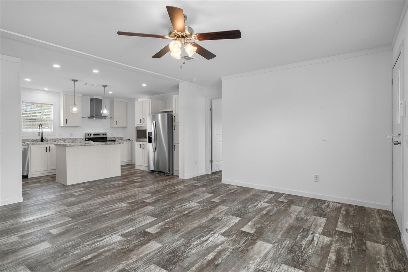 Lake Manor LM2840H32P01