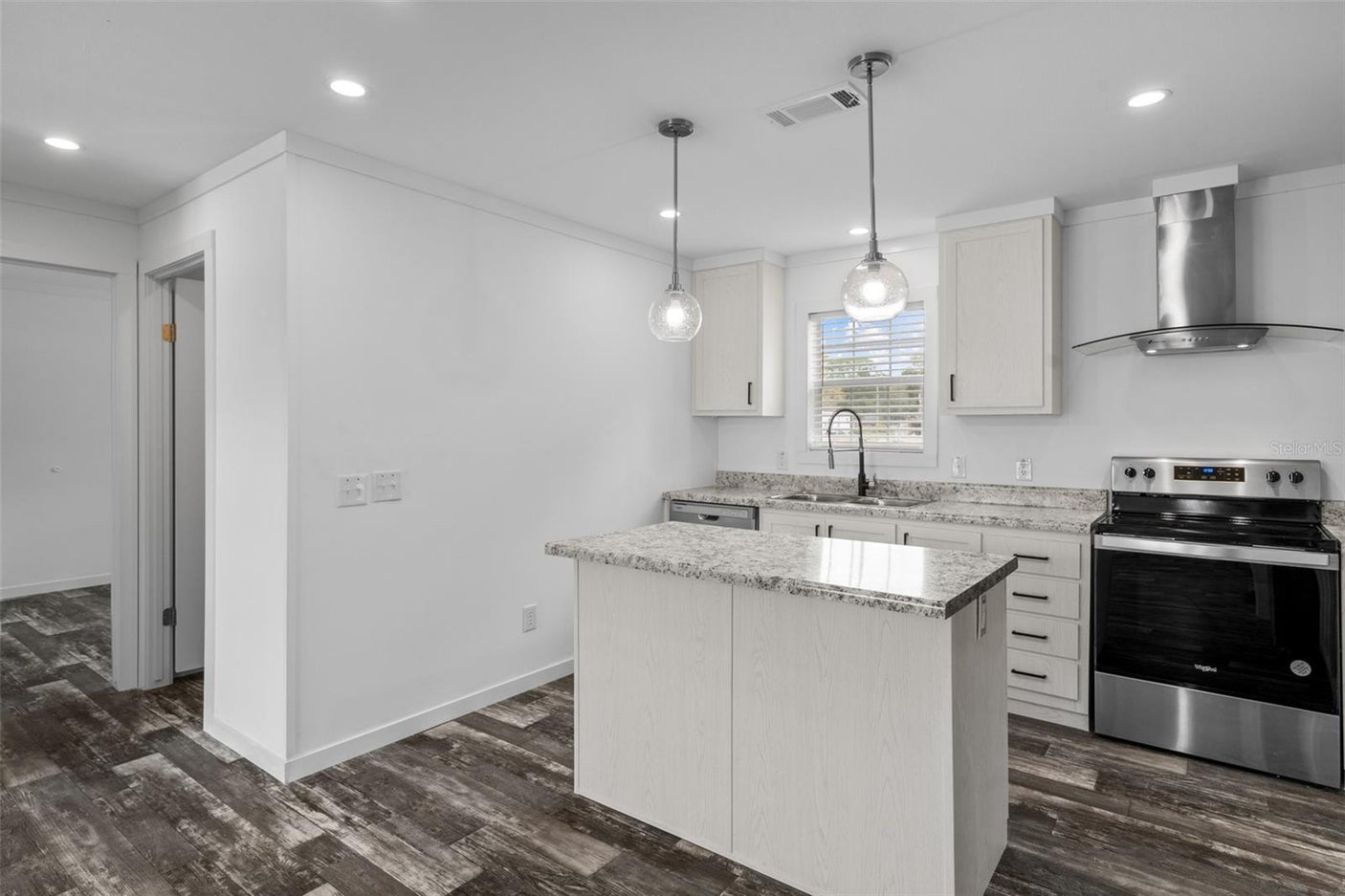 Lake Manor LM2840H32P01