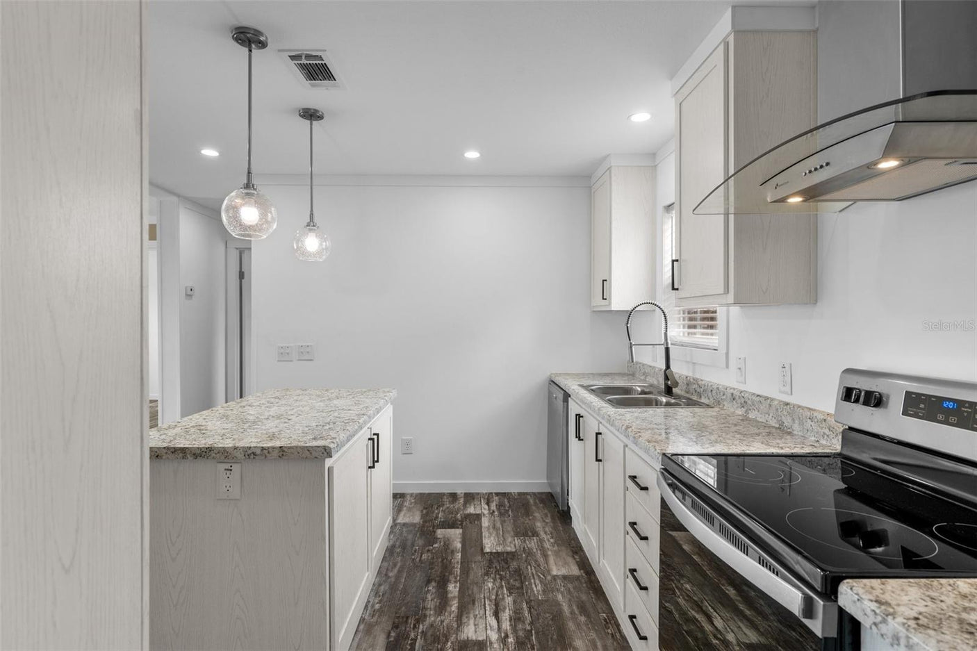 Lake Manor LM2840H32P01