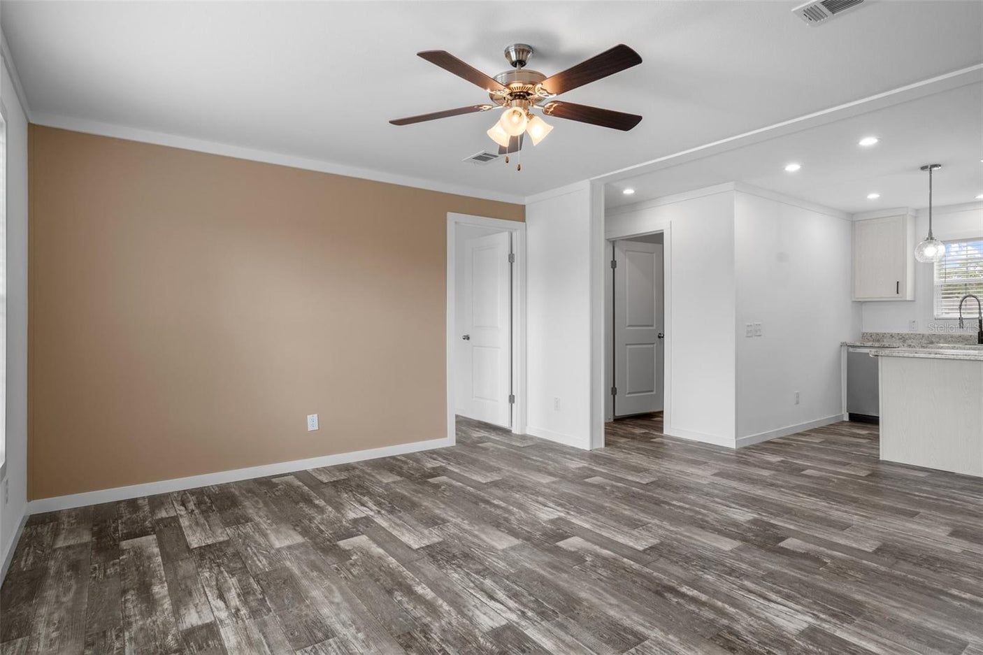 Lake Manor LM2840H32P01