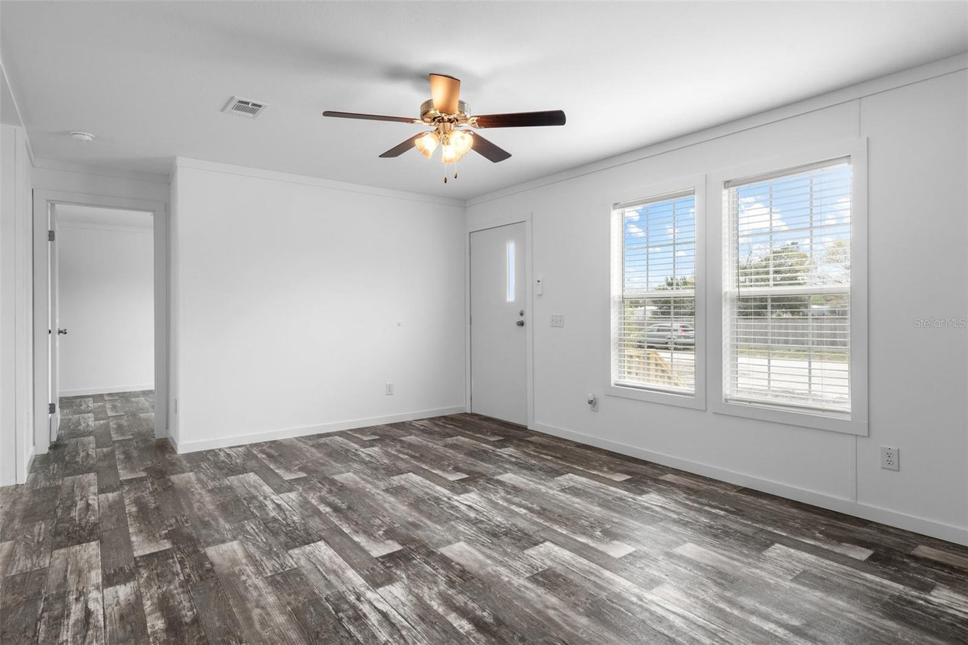 Lake Manor LM2840H32P01