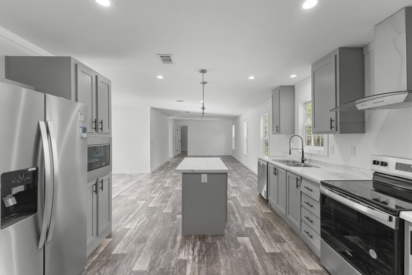 Lake Manor LM2868H42P01