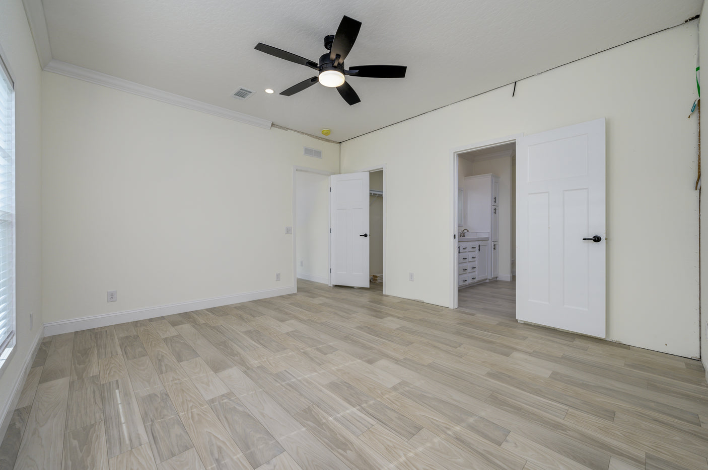 Legend Express 2860478-LGX - 4B - Stock