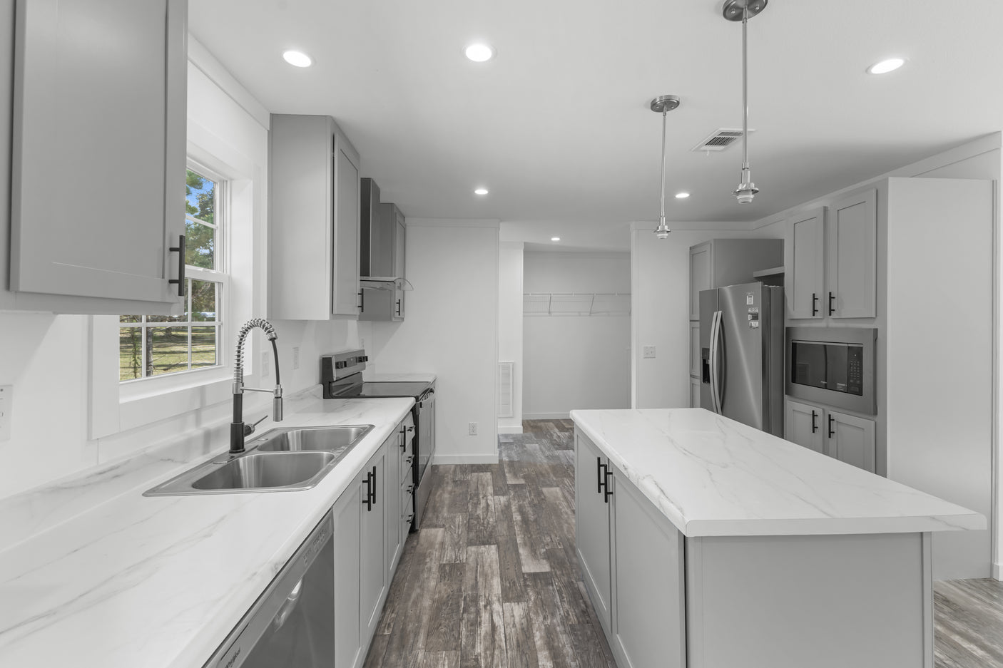 Lake Manor LM2868H42P01