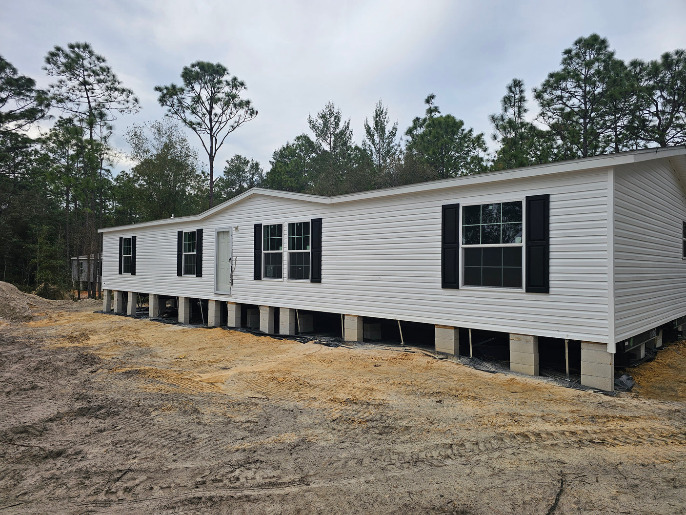 Lake Manor LM2868H42P01