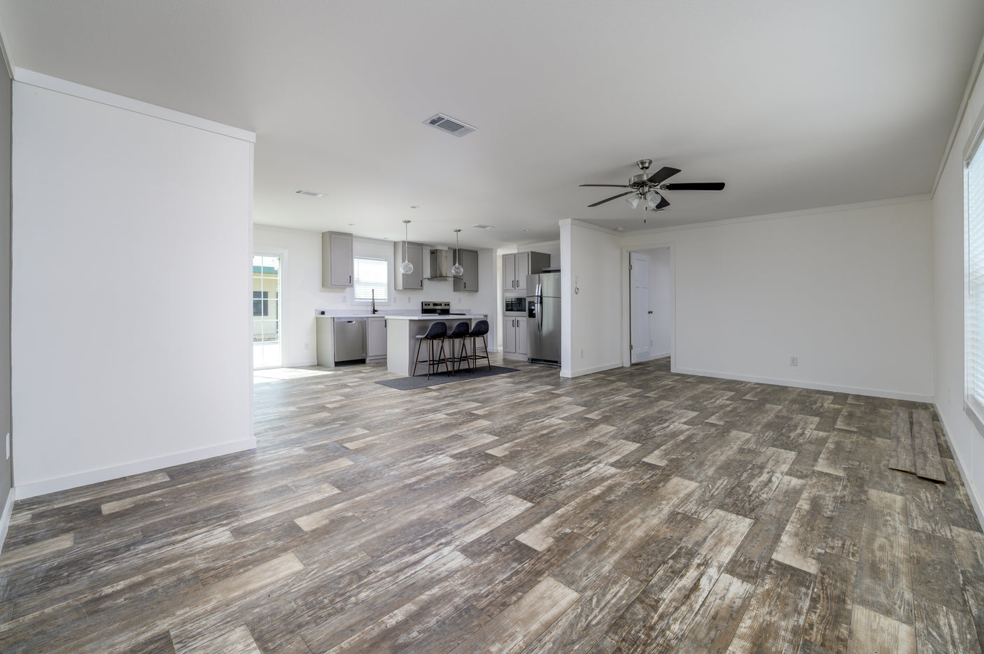 Lake Manor LM2856H32P01