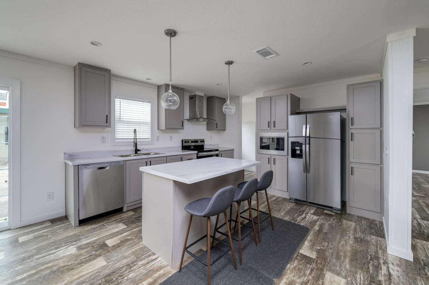 Lake Manor LM2856H32P01