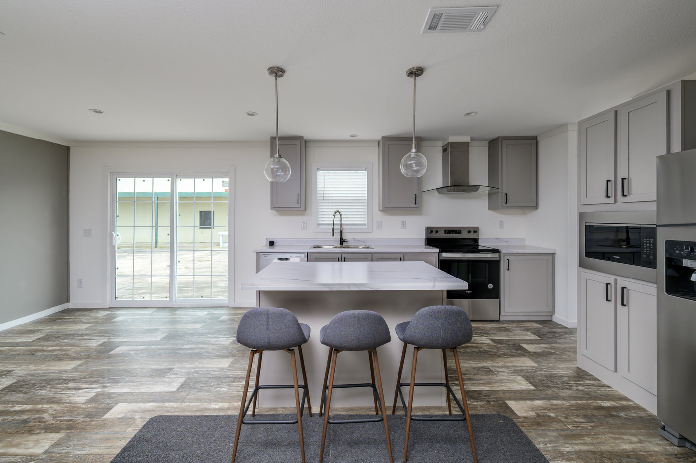 Lake Manor LM2856H32P01