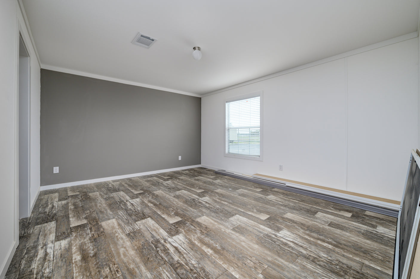 Lake Manor LM2856H32P01
