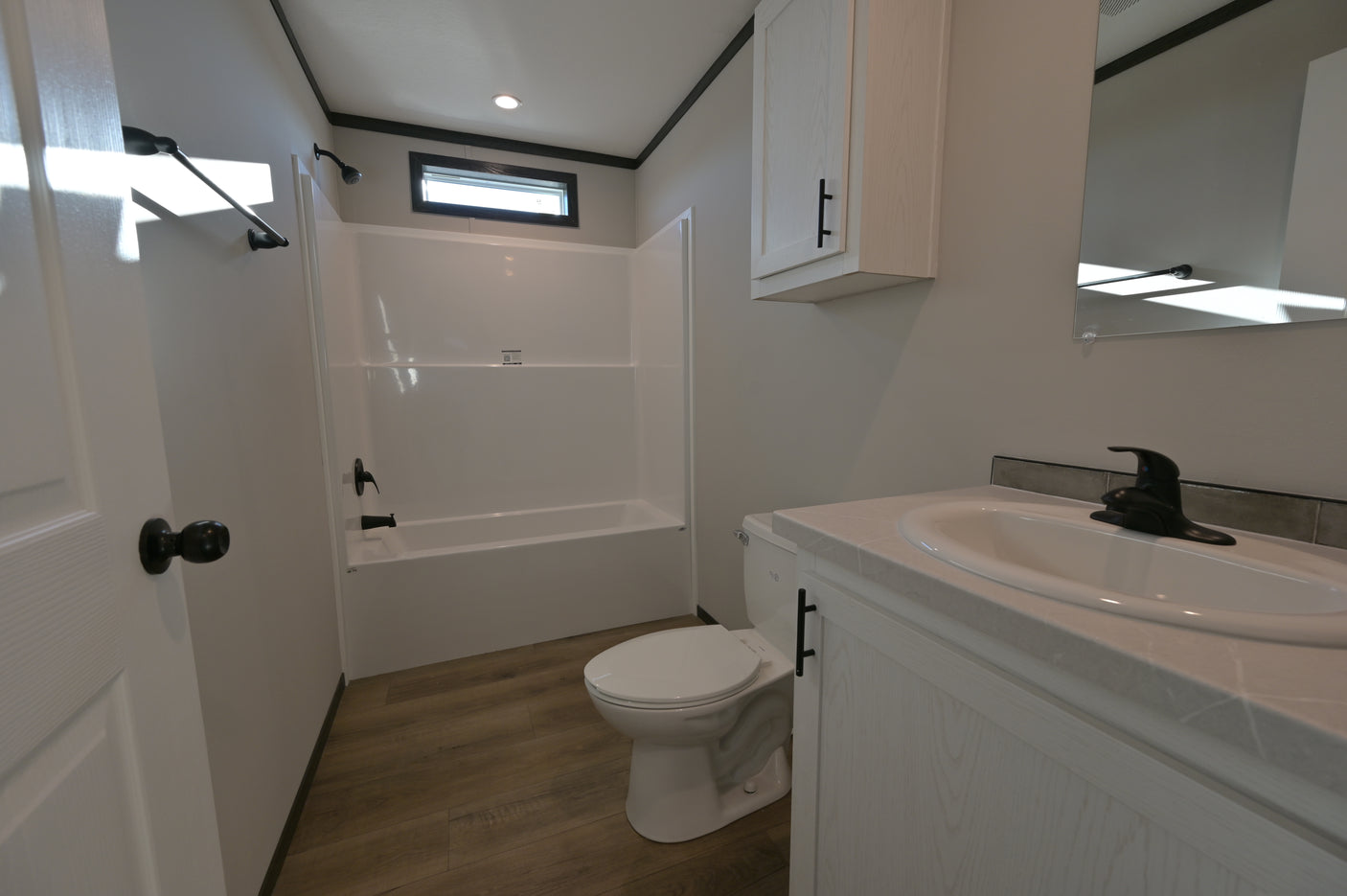 Lake Manor LM3260H32P03