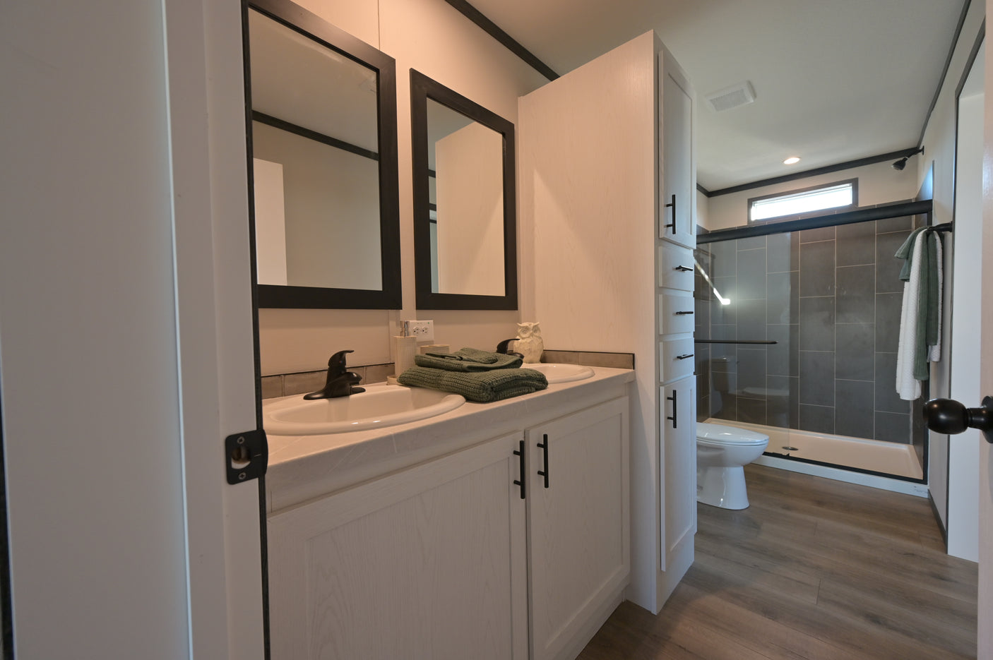 Lake Manor LM3260H32P03