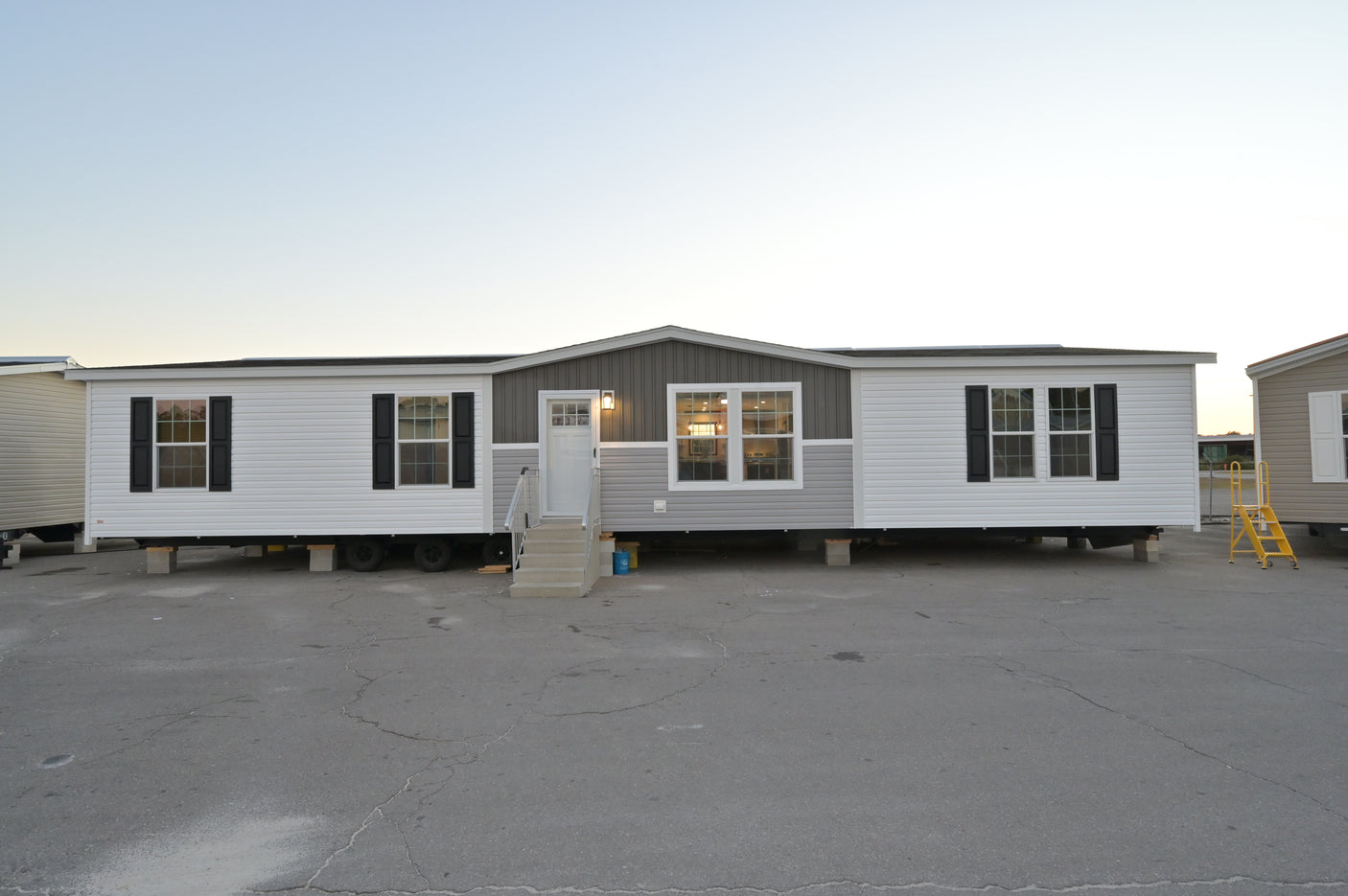 Lake Manor LM3260H32P03