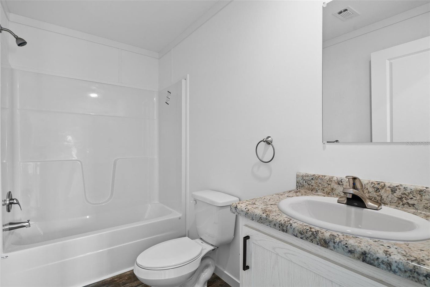 Lake Manor LM2840H32P01