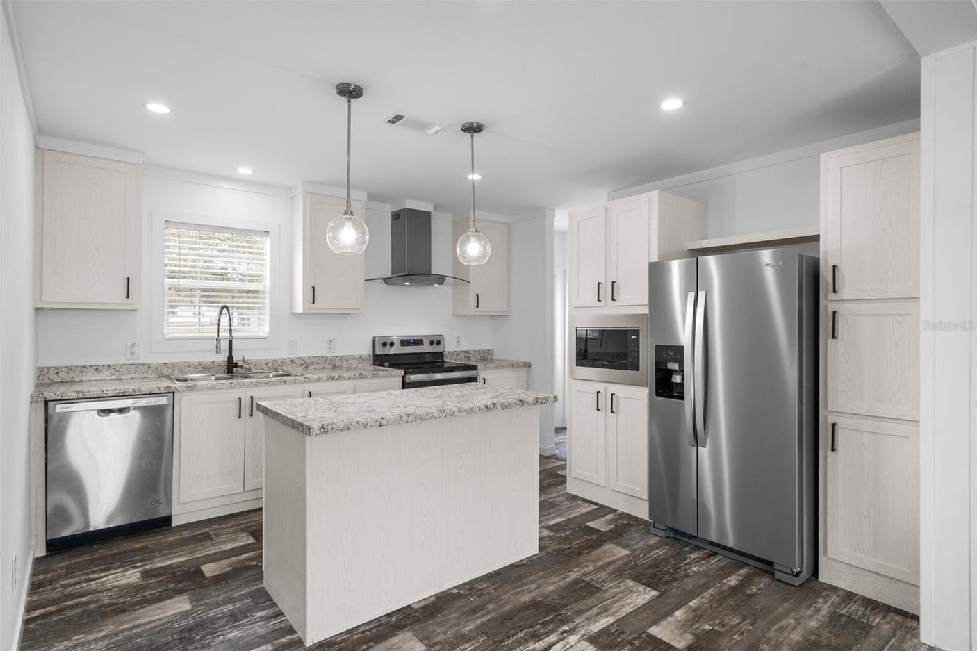 Lake Manor LM2840H32P01