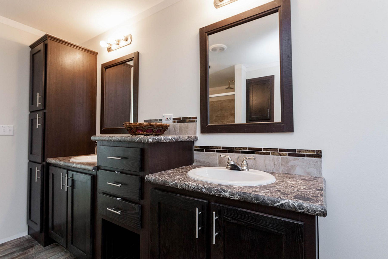 Pine Manor PM0764D