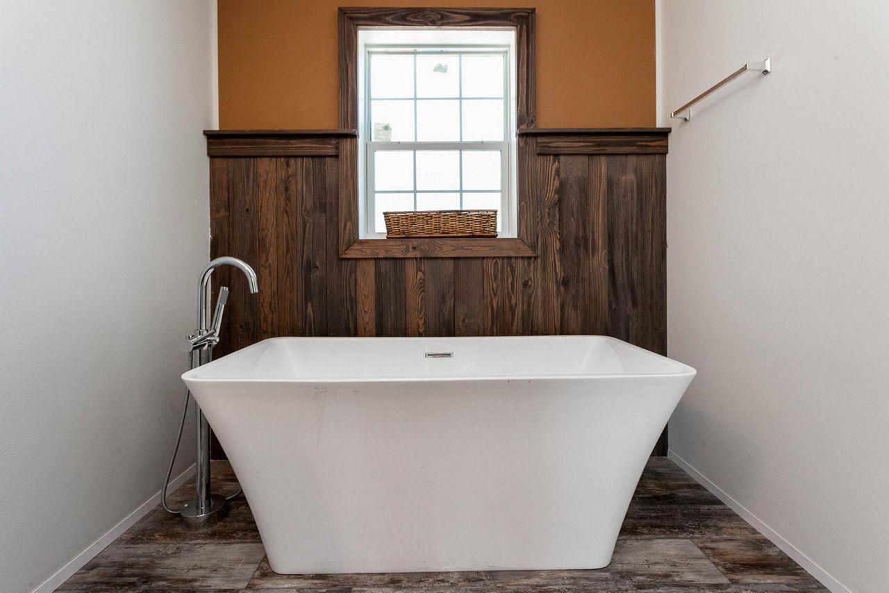 Pine Manor PM0764D